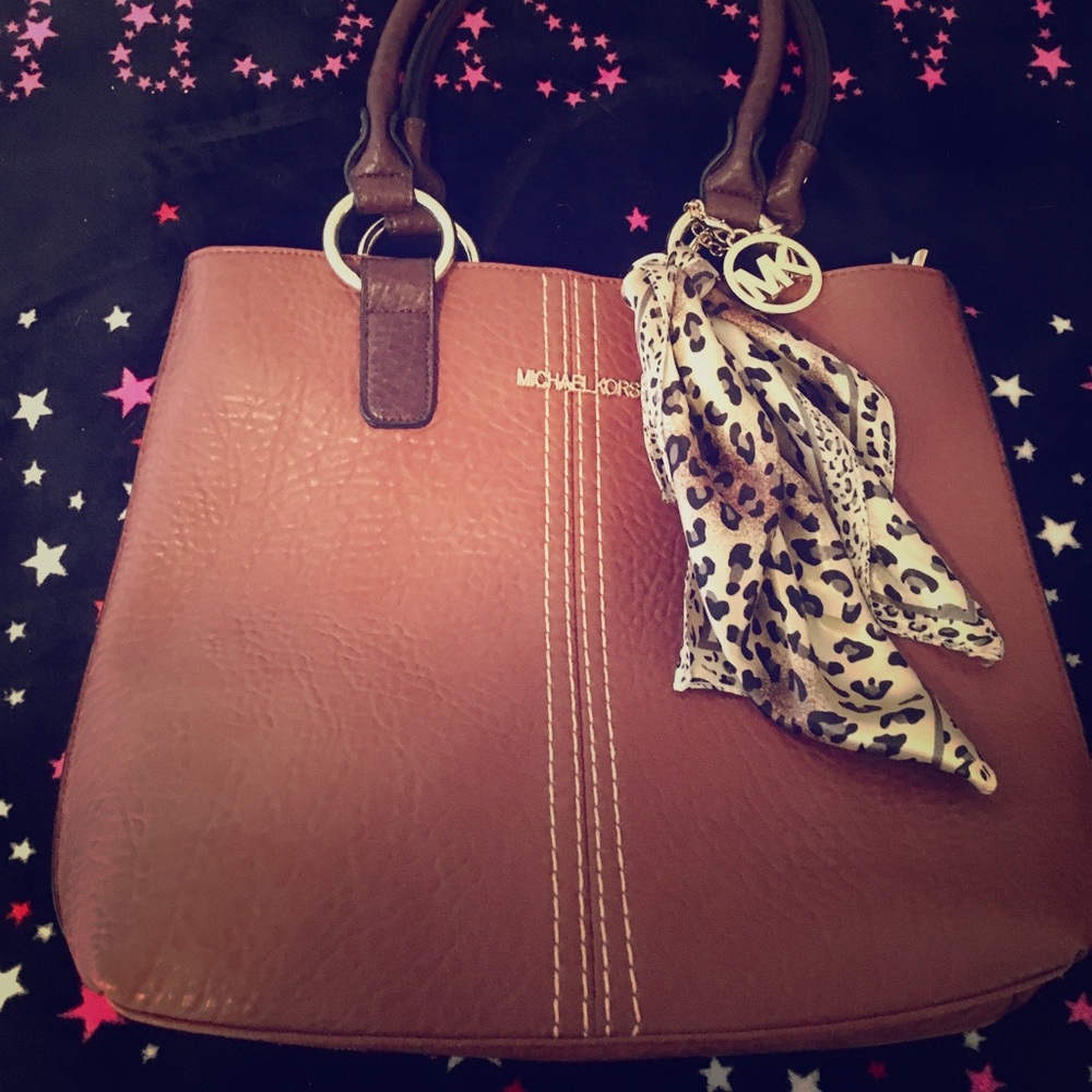 Beautiful leather Michael Kors handbag